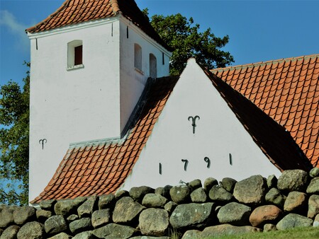 kirke udefra Billede af kirke